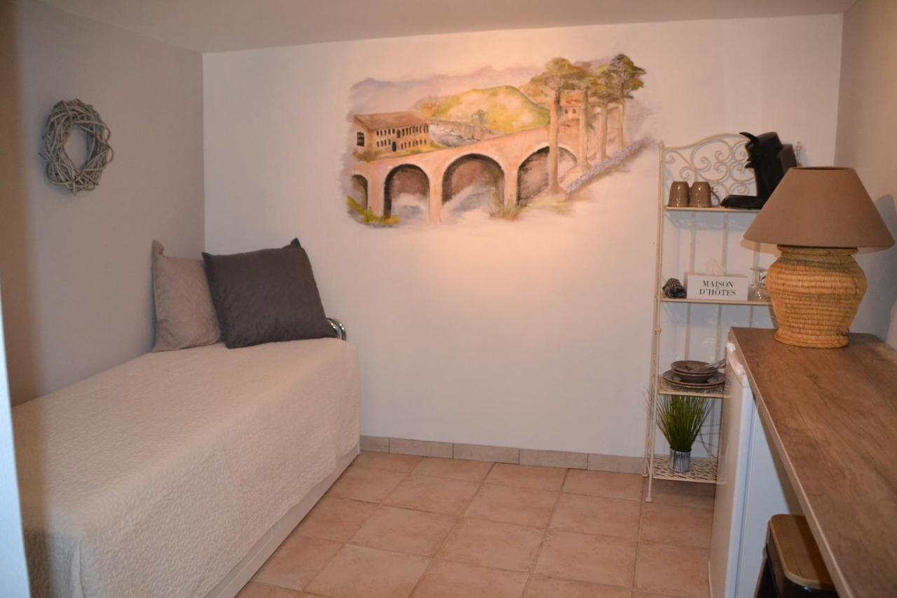 Bed and Breakfast Maison Sous Le Pont Meyras Екстер'єр фото