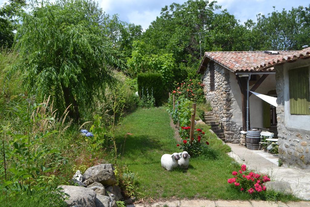 Bed and Breakfast Maison Sous Le Pont Meyras Екстер'єр фото
