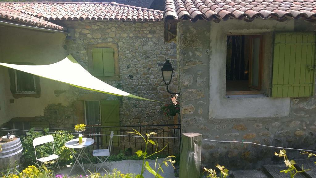 Bed and Breakfast Maison Sous Le Pont Meyras Екстер'єр фото